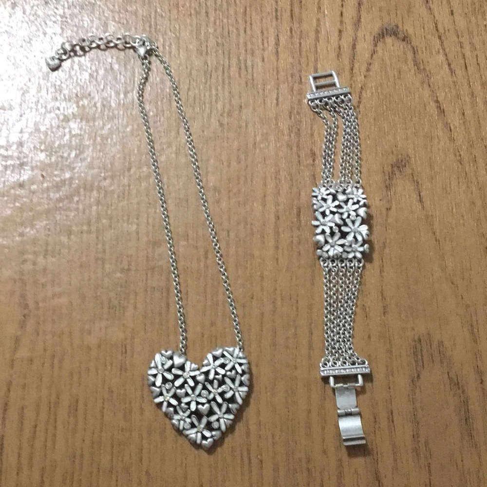 Silver/white floral necklace and bracelet set
